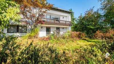 Ihr Traumhaus zum Modernisieren! EFH in Hanglage : 9 Zimmer, Sauna & 3 Bäder in idyllischer Lage