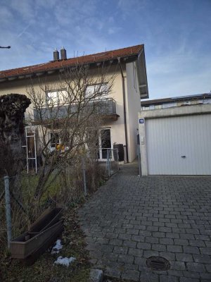 Schöne und gepflegte 5-Zimmer-Doppelhaushälfte in der Regina Protmann Straße 83024 Rosenheim