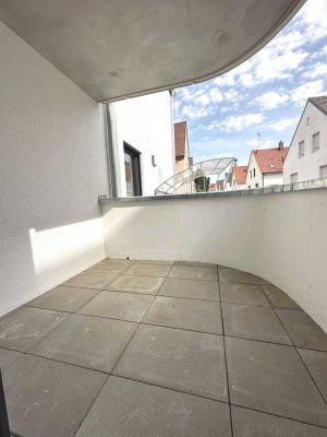 Sehr schick! Offene Küche! Erdgeschoss mit Balkon! Schöne Böden! Guter Schnitt!