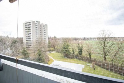 Großes 1-Zimmer Apartment mit Balkon, Möbiliert, in München-Solln zu vermieten