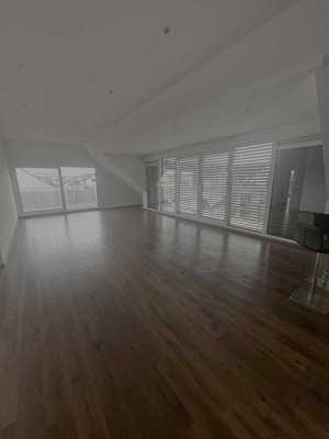 Exklusive Penthouse-Wohnung mit großzügigem Balkon und wunderschöner Aussicht in Egelsbach