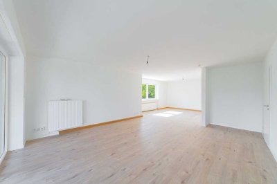 Stilvolle 5-Zimmer-Wohnung nach umfassender Kernsanierung – lichtdurchflutete Räume,  Balkon, offene