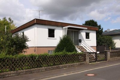 Echzell: Bungalow auf ca.  840 m² großem Grundstück mit viel Potenzial