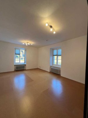 Vollständig renovierte 1,5-Zimmer-Hochparterre-Wohnung mit Einbauküche in Passau