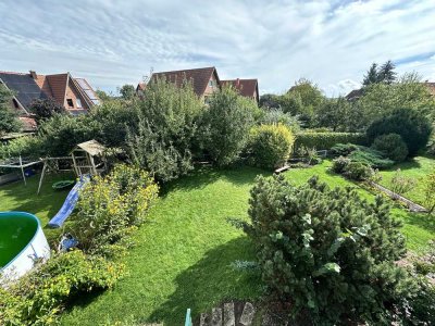 RAUMWUNDER mit tollem Garten in Ihme-Roloven  -- Wunderschönes Reihenendhaus mit Potential