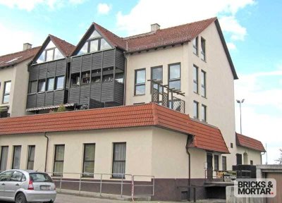 Leerstehend! Helle Wohnung mit großer Terrasse und sehr guter Verkehrsanbindung.