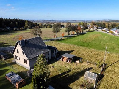 Bezugsbereites Einfamilienhaus mit großzügigem Grundstück, Garage & Stellplätzen am Waldesrand