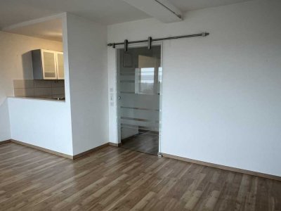 schicke 2 Zimmer-Wohnung mit Balkon und PKW-Stellplatz