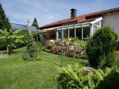 Reiheneck-Bungalow mit südländischem Gartenflair