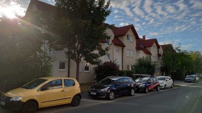 beziehbare 2-Zimmer-Erdgeschosswohnung mit offener Küche und Terrasse in 01328 Dresden