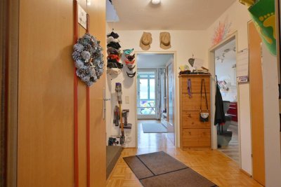 Familienhit: 4 Zimmer Maisonettenwohnung mit Loggia &amp; Tiefgaragenstellplatz in beliebter Lage!