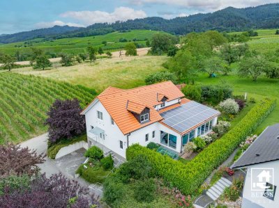 Luxuriöses Wohnen am Fuße der Weinberge: Traumvilla mit Pool in Müllheim/Britzingen