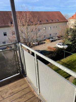 ++Helle 3-Zimmer-Wohnung mit Balkon in Leuna++