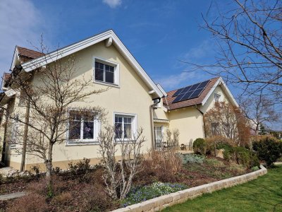 Wohntraum mit wunderschönem großem Garten in Ruhiger Lage!