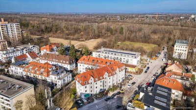 Charmanter Altbau direkt am Park. Helle 3-Zi-Whg. mit großer Wohnküche & Balkon zum ruhigen Innenhof