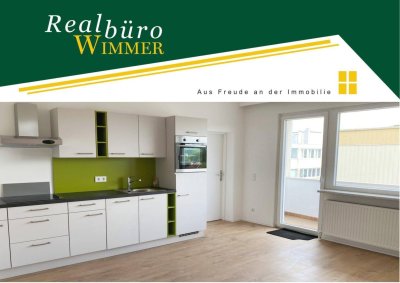 Sehr helle 4-Zimmer-Wohnung mit Loggia