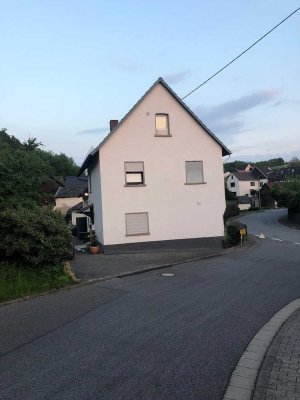 Haus mit Charme und Idyllischem Grundstück in Waldrandlage