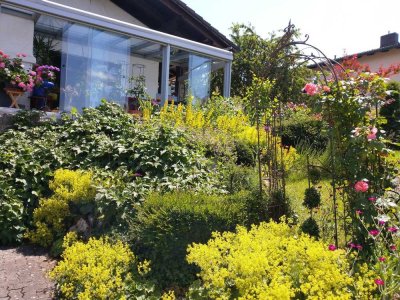 modernisierter Bungalow mit Garten in idyllischer Lage