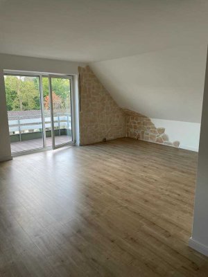 Vollständig renovierte 3-Zimmer-Wohnung mit Balkon und EBK in Lemgo