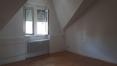 Trier-Barbara:  Sanierte und geräumige 3.5 Zimmer Altbauwohnung