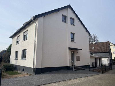 **Moderne, helle Singledachgeschosswohnung in Leverkusen Fettehenne**