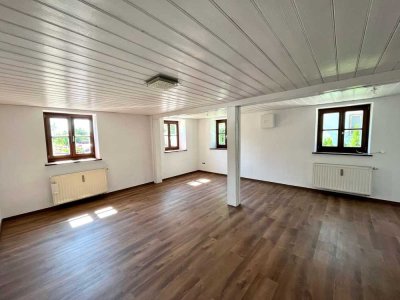 Ansprechende 3-Zimmer-EG-Wohnung mit gehobener Innenausstattung und 2 Terrassen in Teisendorf