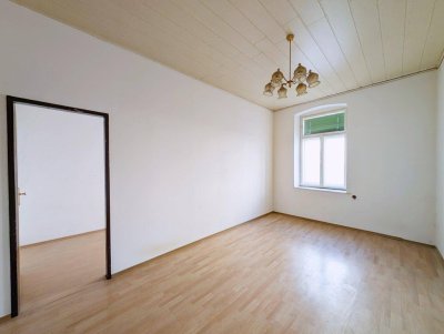 ++NEU++ Sanierungsbedürftige 2-Zimmer Altbau-Wohnung