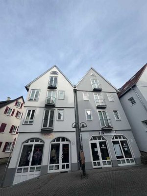 Gepflegte 2 Zimmer Wohnung im Ortskern/Altstadt von Herrenberg mit EBK und Duplexparker, WM 835€