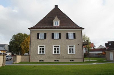 Geschmackvolle, sanierte 4-Raum-Wohnung mit gehobener Innenausstattung mit Balkon in Ottobeuren