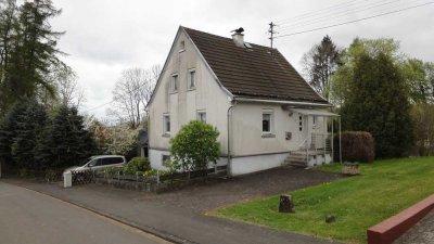 Idyllisches Einfamilienhaus mit großen Grundstück