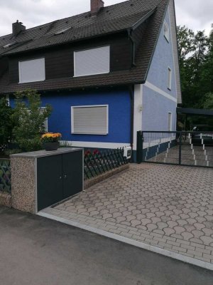 Hochwertige-luxuriöse Doppelhaushälfte in Traumlage und Dachterrasse mit Blick in den Wald!