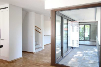 Moderne, stilvolle Maisonettewohnung mit Loggia, 2 Bädern und Design-EBK