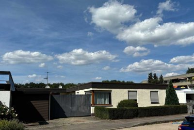 Interessanter Bungalow mit Einliegerwohnung und viel Platz