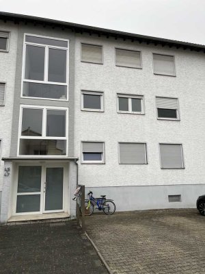 Attraktive 4-Zimmer-Wohnung mit Balkon in Lampertheim-Hofheim