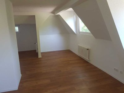 Helle 1 Zimmer DG Singlewohnung