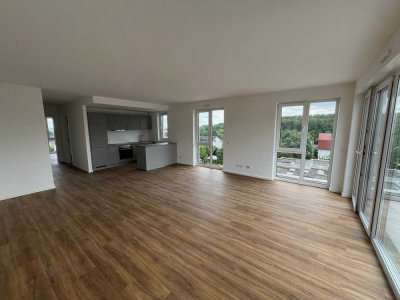 Moderne Penthouse Neubauwohnung mit 3 geräumigen Zimmern in Friedrichsdorf B13