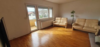 Sonnige 3-Raum-Wohnung mit Balkon und Einbauküche in Kolbermoor