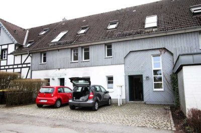 NÜMBRECHT-ZENTRUM: Moderne, lichtdurchflutete Maisonette - Wohnung im umgebauten Bauernhof.