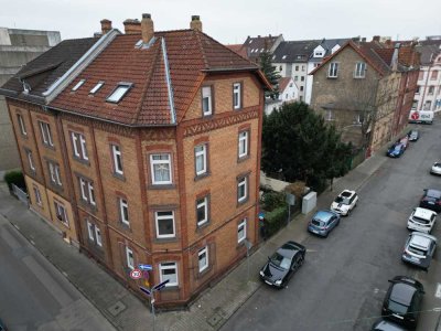 Bewohnen Sie ein schönes Mehrfamilienhaus mit Altbaucharme und erwirtschaften zusätzlich Mieteinnahm