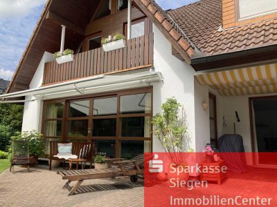 Exklusives Wohnhaus mit angebauter Einliegerwohnung, traumhafter Terrasse & Doppelgarage