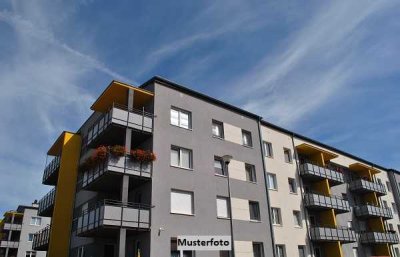 Wohn-/Bürogebäude nebst Werkstatthalle