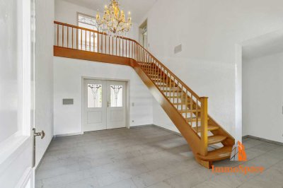 *** RUHIGES WOHNEN IN PERFEKTER LAGE *** EXKLUSIVES EINFAMILIENHAUS MIT CHARME ***