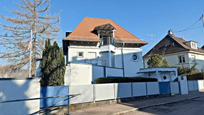 Grosse Villa in Halbhöhenlage,  viel Blick, sep.Gästebereich/Büro und extravagante Showkochküche