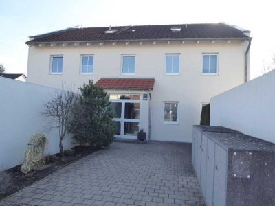 Sehr schöne 2 ZKB-Whg. mit großem Südbalkon, OG, Garage/2 Stellplätze in Gaimersheim-Mittlere Heide