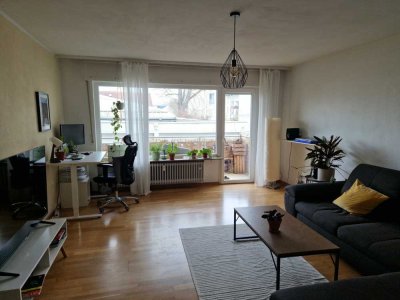 Schöne, helle 2-Zimmer-Wohnung mit EBK und Balkon in Frankfurt-Hausen