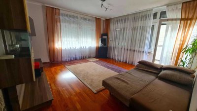 RESERVIERT! Großzügige 4 Zimmerwohnung mit Stellplatz und Balkon im Zentrum von Ötlingen