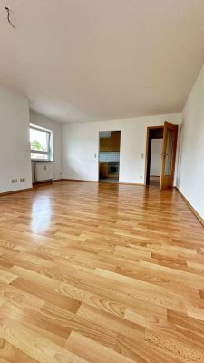 **Helle 3,5 Zimmer Wohnung inklusive Garage**