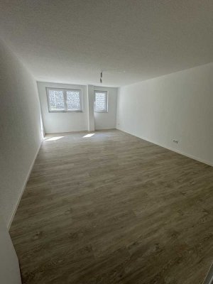 Erstbezug nach Fertigstellung - helle & moderne Souterrainwohnung mit Fußbodenheizung, Garage