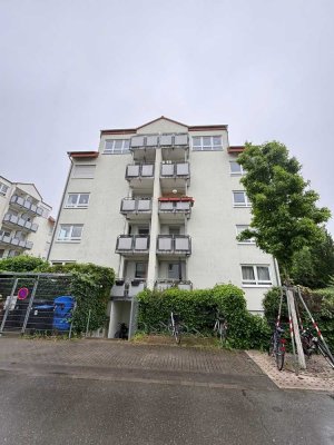 Gepflegte 1-Zimmerwohnung mit Balkon und Tiefgaragenstellplatz mit Nähe zum Feld