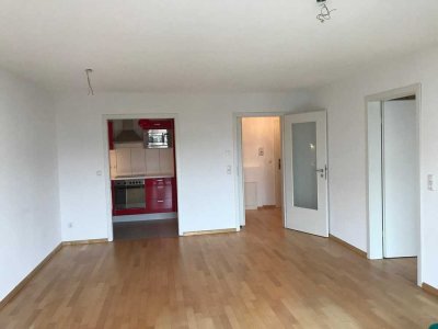 Exklusive 2-Zimmer-Wohnung mit Balkon, Einbauküche und Stellplatz in Friedrichshafen